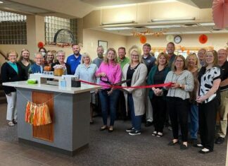 Grinnell Chamber Ambassadors Visit First Interstate Bank