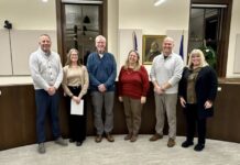 Mayor Agnew Administers Oath of Office to new Council Members