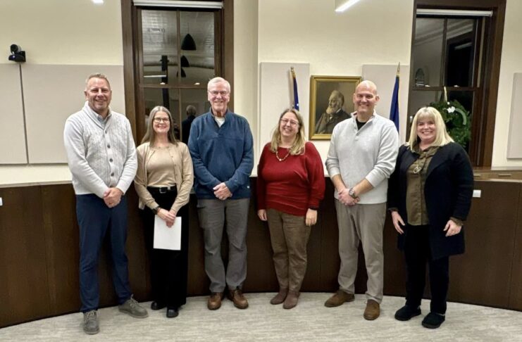 Mayor Agnew Administers Oath of Office to new Council Members